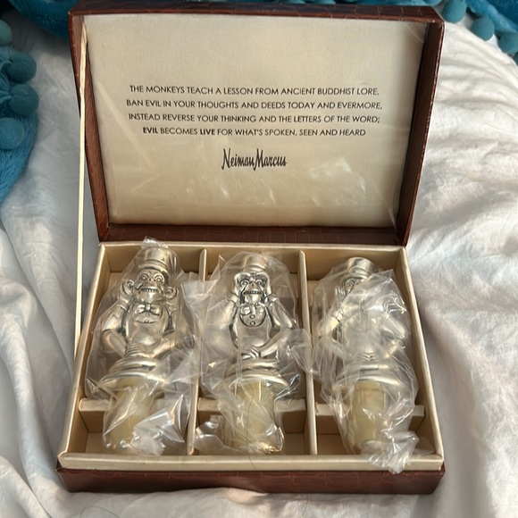 Vintage Neiman Marcus “No Evil” Monkey Wine Stoppers with Box - Picture 14 of 15